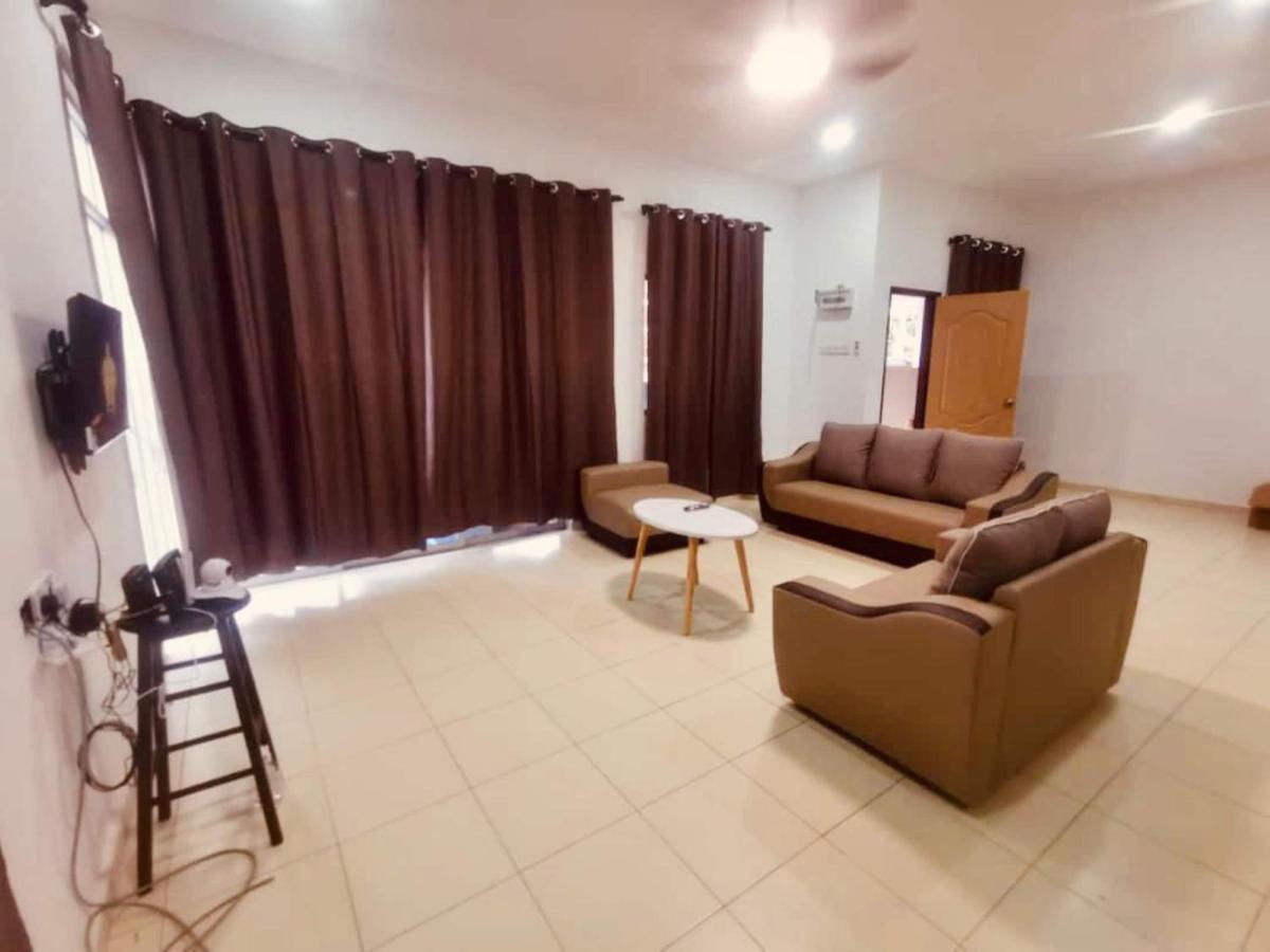 Oyo Homes 90524 D'J Pegaso Serom Homestay Muar Ngoại thất bức ảnh