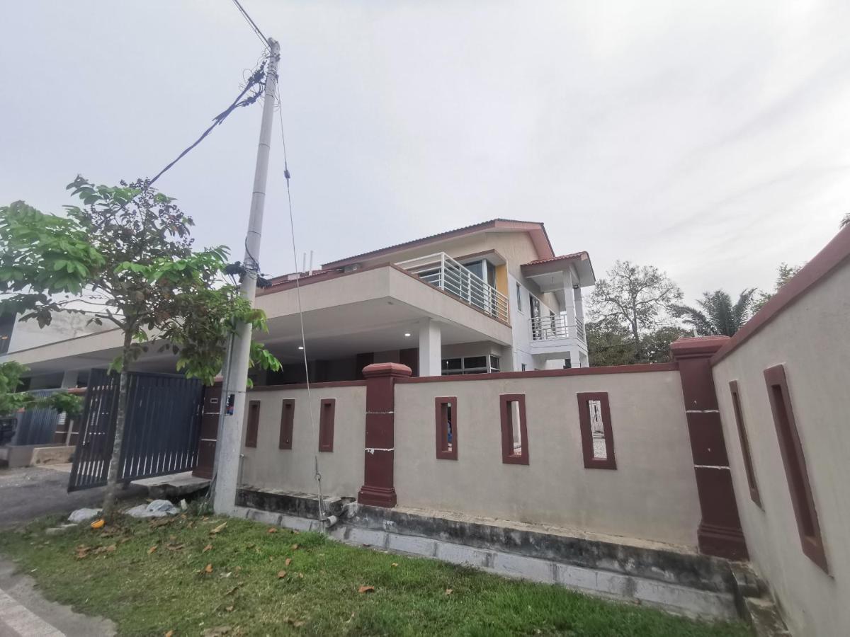 Oyo Homes 90524 D'J Pegaso Serom Homestay Muar Ngoại thất bức ảnh