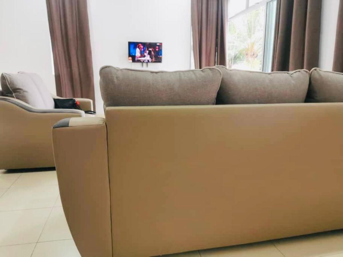 Oyo Homes 90524 D'J Pegaso Serom Homestay Muar Ngoại thất bức ảnh